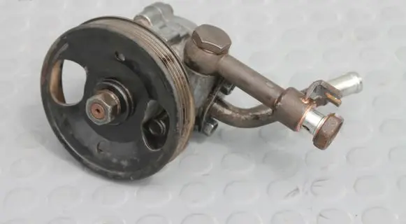 Nissan Navara D40 Power steering pump