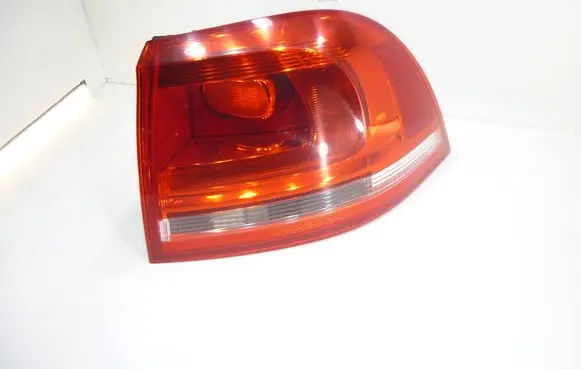 Volkswagen Touareg II Rear/tail lights 7P6945096F 90044763