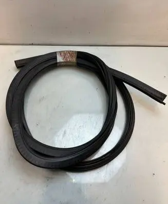 Volkswagen Golf III Front door rubber seal 543543454