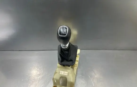 Hyundai ix20 Gear shifter/selector 437001K250eq C022TG