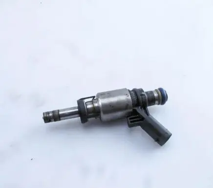 Audi A4 S4 B8 8K Fuel injector 06H906036G