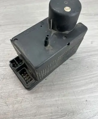 Mercedes-Benz C W202 Central locking vacuum pump 2028001048 0132006344