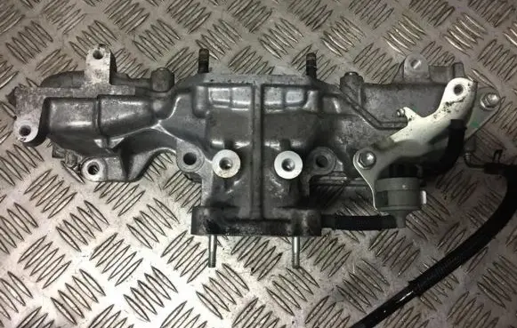 Toyota Avensis T270 Intake manifold