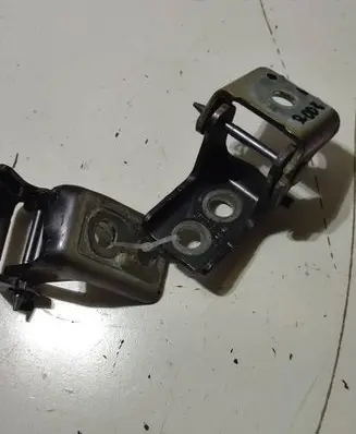 Rear door hinge set