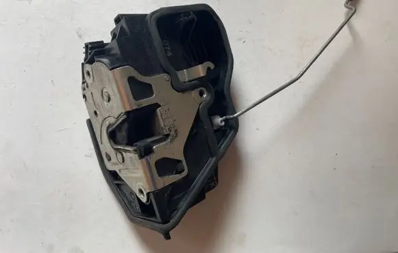 BMW 5 E60 E61 Front door lock 7167074 A046998