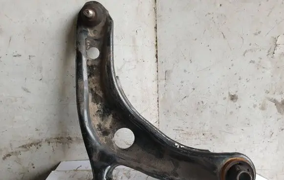 Toyota Yaris Front lower control arm/wishbone
