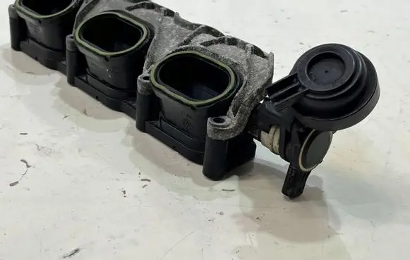 Volkswagen Touareg III Intake manifold