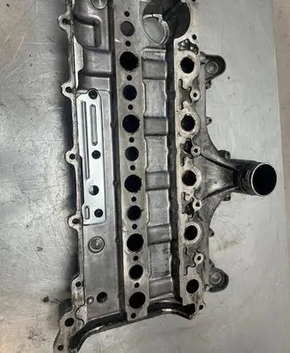 Volvo V70 Rocker cam cover 08692397