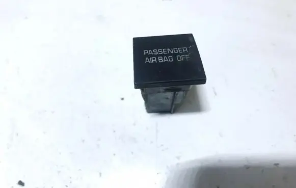 Passenger airbag on/off switch