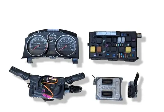 Opel Zafira B Engine ECU kit and lock set 5WK9464 55571558