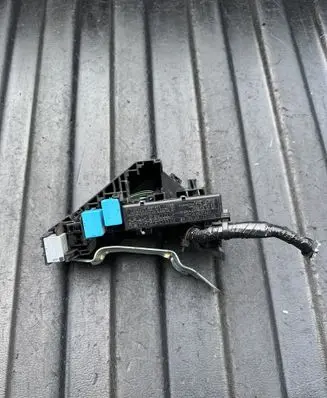 Toyota Hilux (AN120, AN130) Relay mounting block 90987T2001 77851I