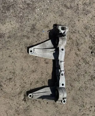 Mercedes-Benz Vito Viano W447 Rear differential mounting bracket A4473501801