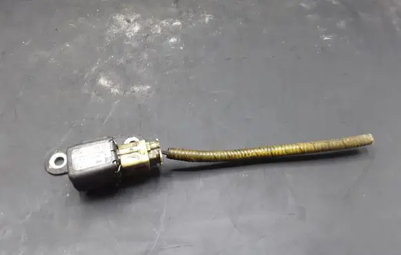 Suzuki Grand Vitara II Airbag deployment crash/impact sensor 3893065J00 W002T04172