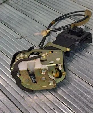 Mazda 2 Rear door lock P3M71A264A27DF DE9073E