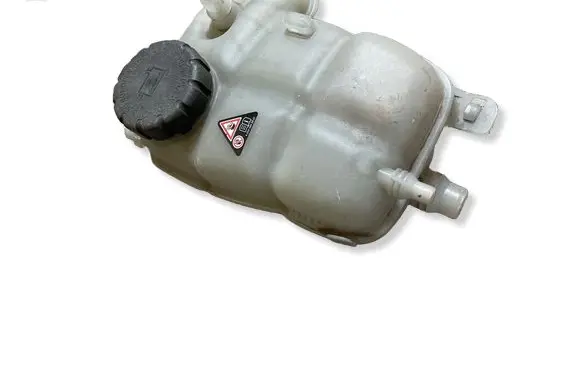 Mercedes-Benz CLA C118 X118 Coolant expansion tank/reservoir A2475000049