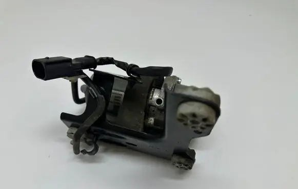 BMW 5 G30 G31 Vacuum pump 6880628
