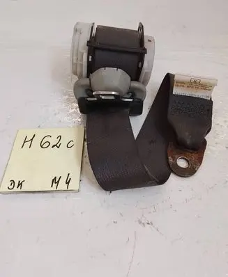 Mazda 323 F Rear seatbelt C7026