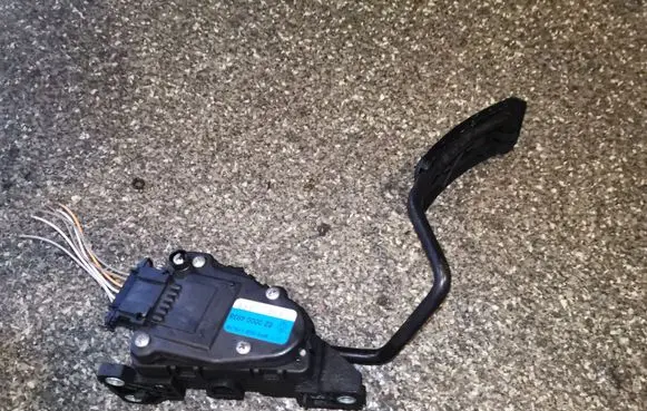 Renault Vel Satis Accelerator throttle pedal 8200004938
