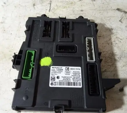 Renault Megane I Engine control unit/module 284B11258R