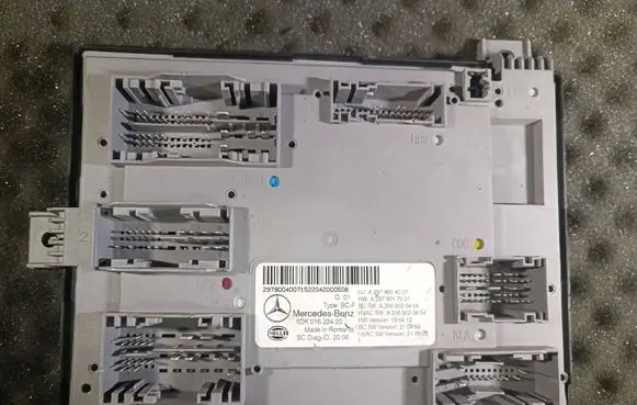 Mercedes-Benz CLK C207 A207 Central body control module A2979004007 A2979017001