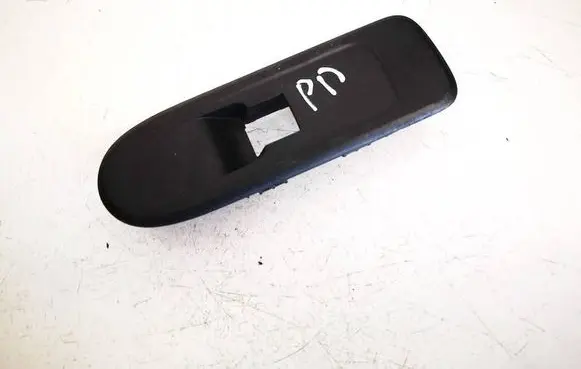 Citroen C3 Front door window switch trim 96637534xt