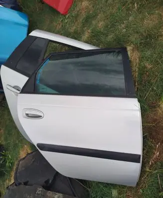 Toyota Avensis T220 Rear door 