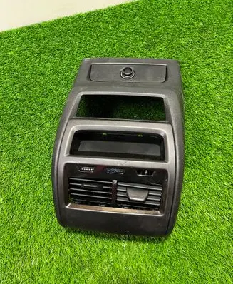Rear air vent grill