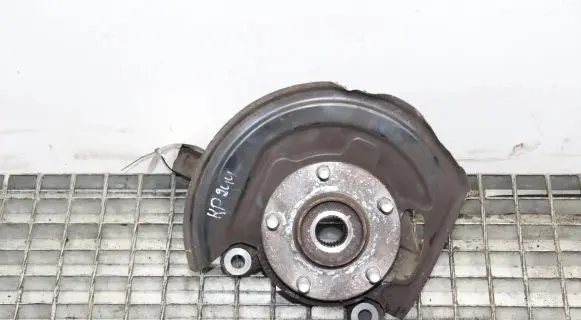 Nissan Juke I F15 Front wheel hub