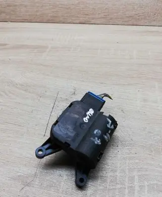 Audi A4 S4 B6 8E 8H Air flap motor/actuator 0132801306