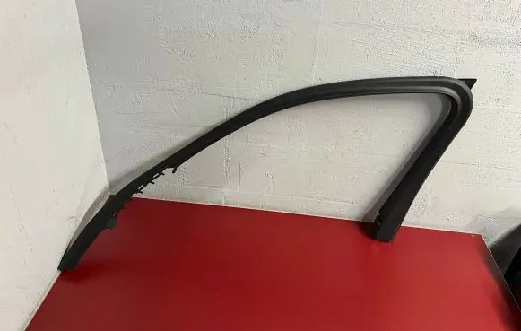 BMW X7 G07 Front door glass trim molding 7445512 51337445512