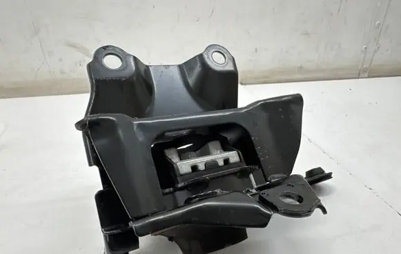 Engine mount bracket