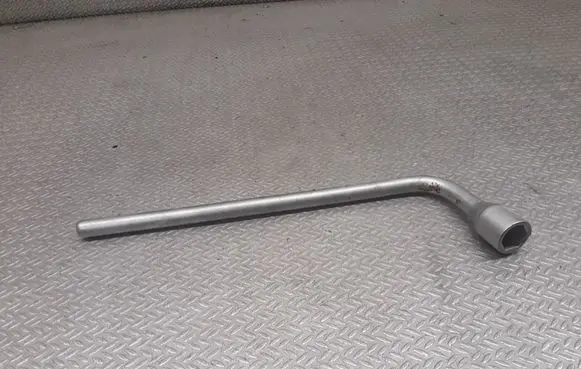 Mercedes-Benz C AMG W203 Wheel nut wrench 1205810246