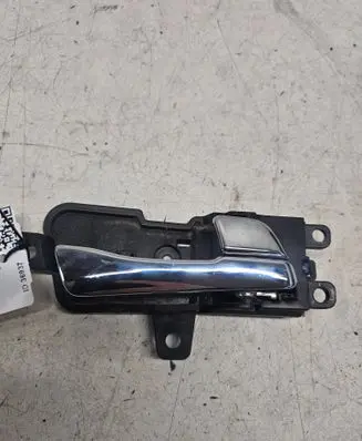 Hyundai Sonata Front door interior handle 826203S000
