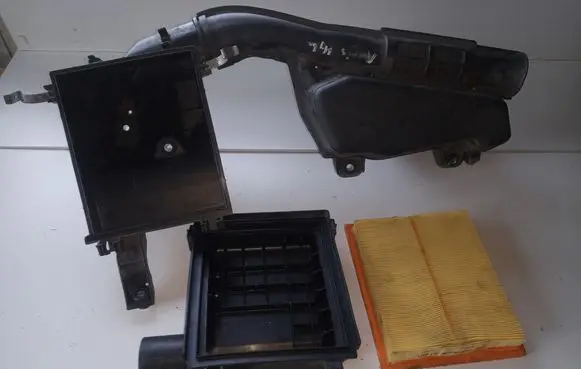 Toyota Auris E180 Air filter box