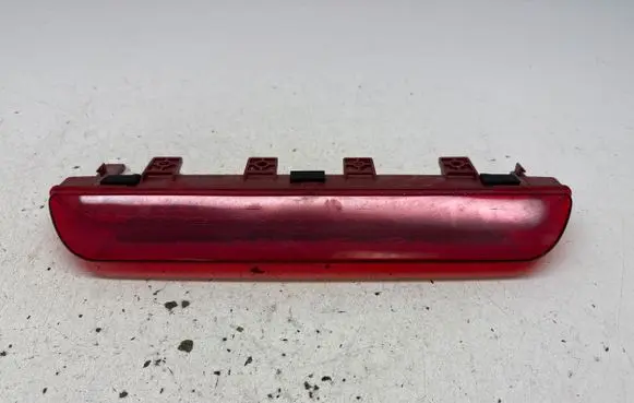 KIA Sportage Third/center stoplight