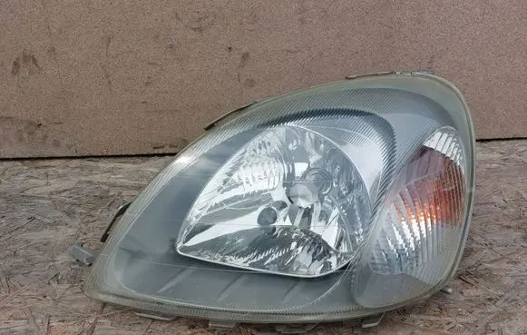 Toyota Yaris Headlight/headlamp