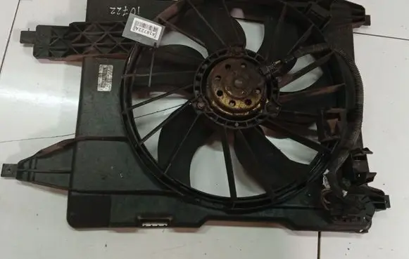 Renault Scenic II - Grand scenic II Radiator cooling fan shroud 8200151465A
