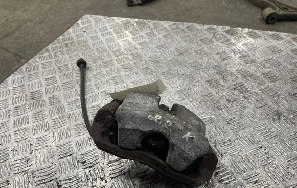 Mercedes-Benz E W212 Front brake caliper