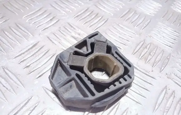 Volkswagen Golf V Radiator mount bracket 