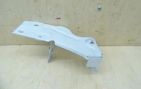 Renault Fluence Fender mounting bracket