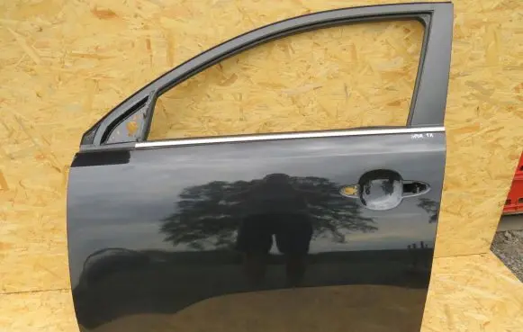 KIA Sportage Front door