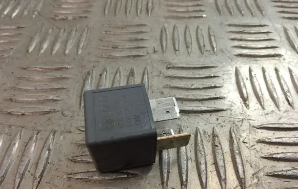 Audi A4 S4 B6 8E 8H Other relay 8d0951253a