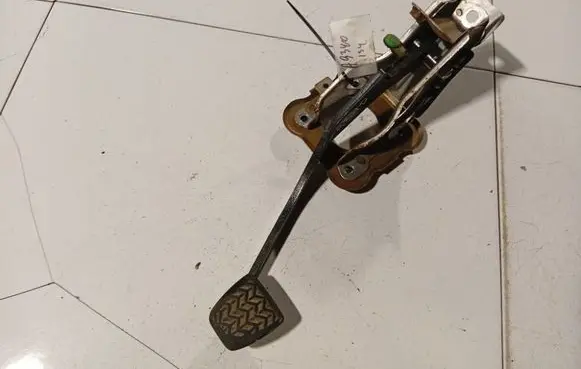 Toyota Avensis T220 Brake pedal 