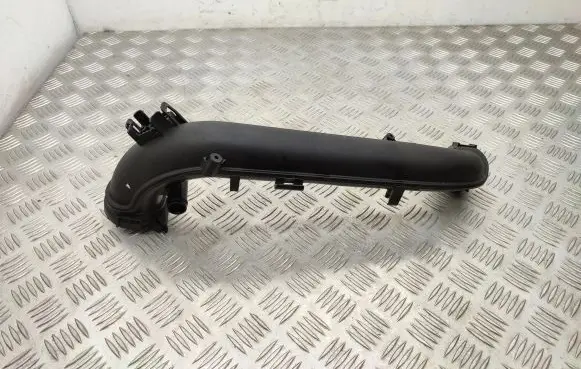 Volkswagen Golf VIII Intercooler hose/pipe 04E145673P