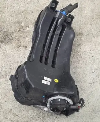 Audi Q7 4M AdBlue liquid reservoir 4M0131878 4077002