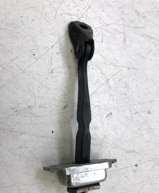 Nissan Qashqai Front door check strap stopper