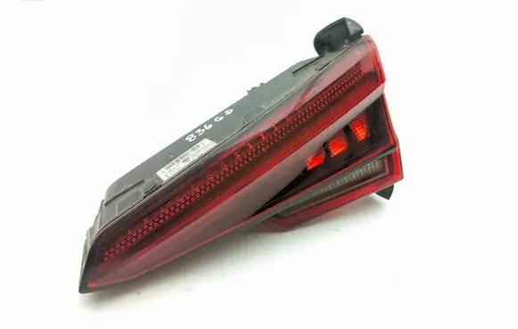 Tailgate rear/tail lights