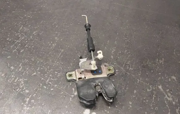 Audi A6 S6 C5 4B Tailgate/trunk/boot lock/catch/latch 4B5827505D