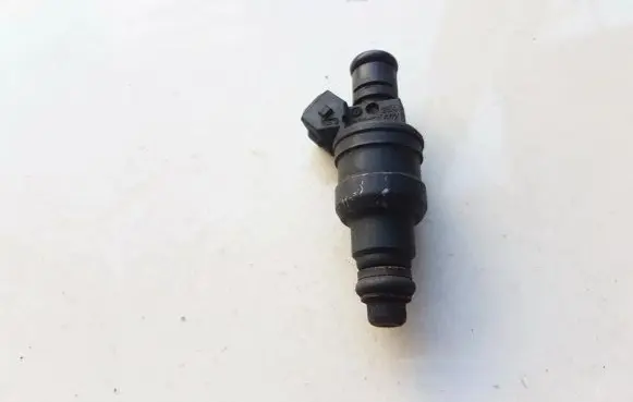 Audi A4 S4 B5 8D Fuel injector 078133551D