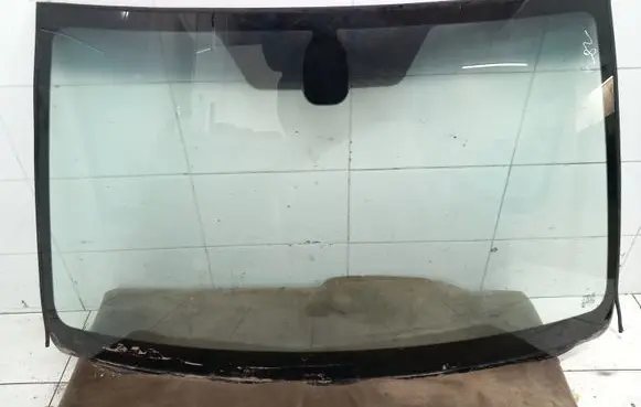 Toyota Avensis T250 Front windscreen/windshield window AS1 8994105010